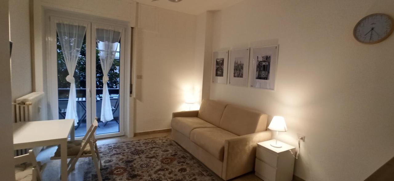 Smart Studio Porta Venezia Apartment Milan Bagian luar foto